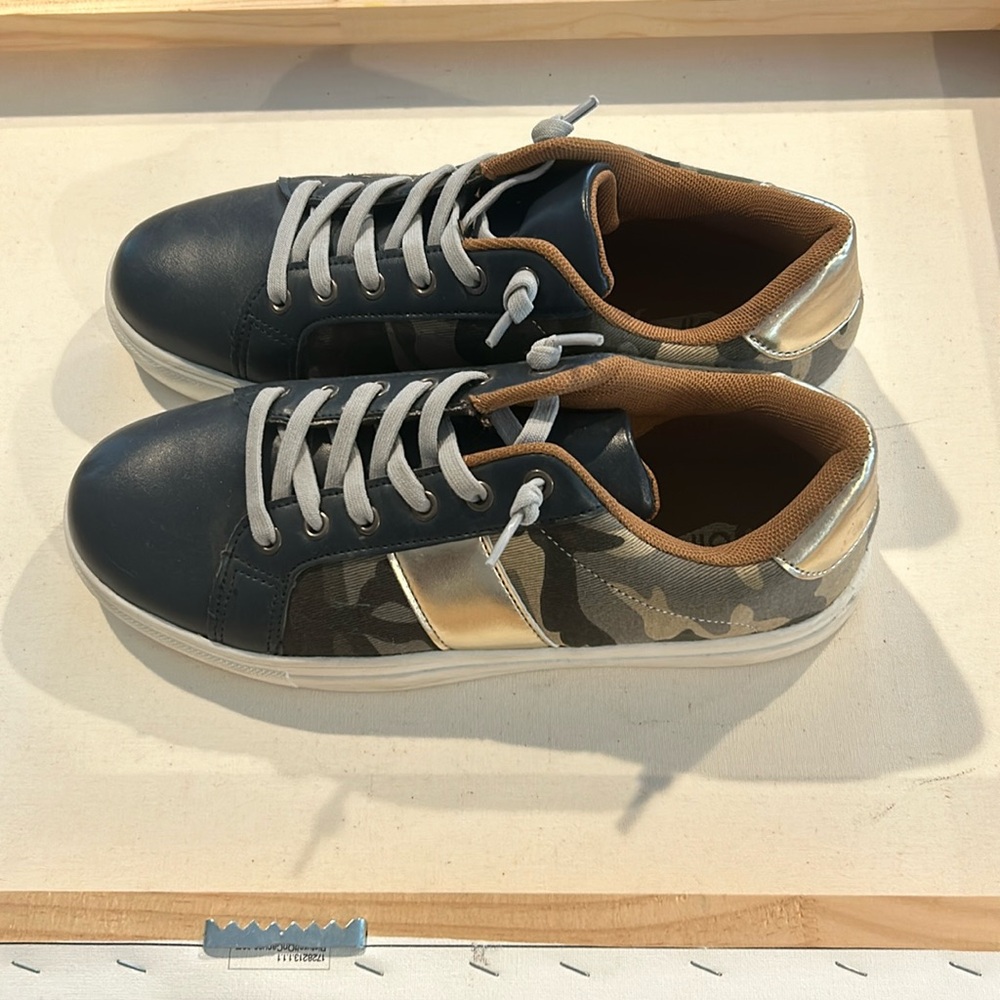 Jolimall camo and blue women’s shoes